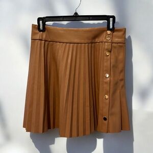 DO+BE Camel Pleated Mini Faux Leather Skirt Side Snap Button Women's Medium